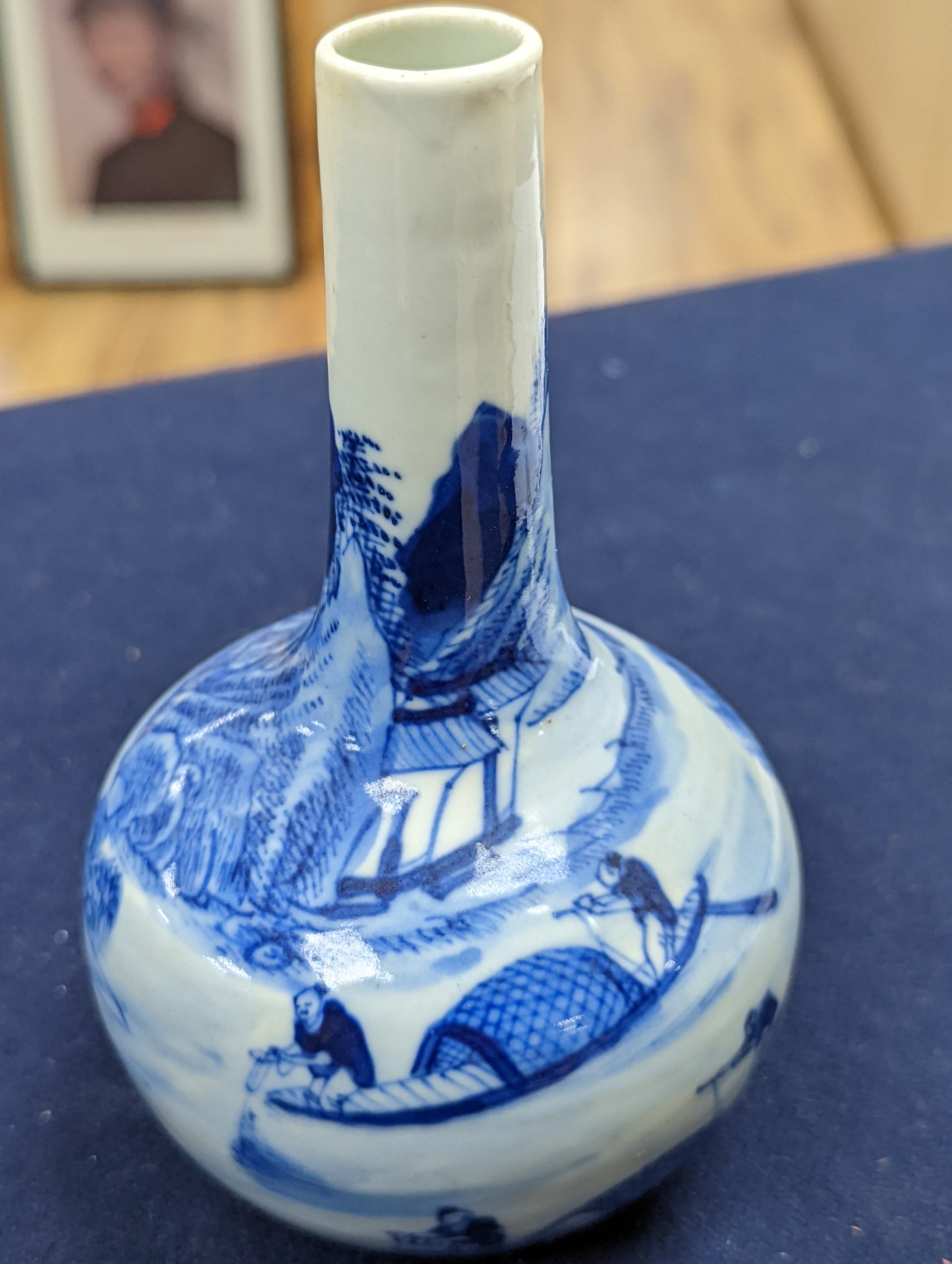 Chinese blue and white bottle vase 16cm